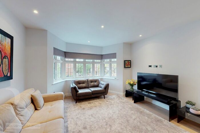 3 Bedroom Flat To Rent In Parson Street, London, NW4