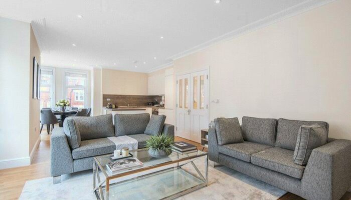 3 Bedroom Flat To Rent In Hamlet Gardens, Ravenscourt Park, London, W6