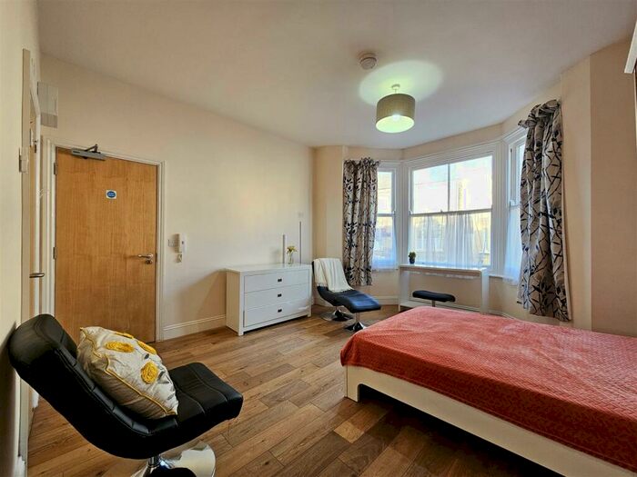 Flat To Rent In Flat, Newmarket Road, Cambridge, CB5