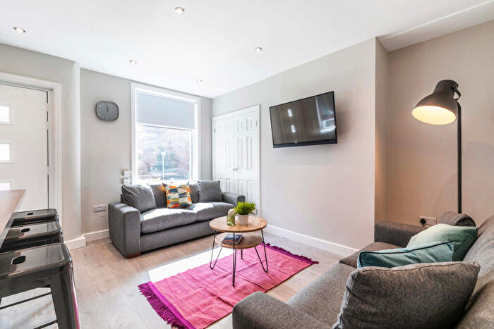 5 Bedroom House To Rent In Granby Place, Leeds, LS6