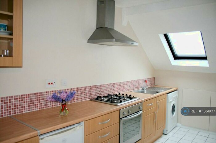 1 Bedroom Semi-Detached House To Rent In Silverdale, London, SE26