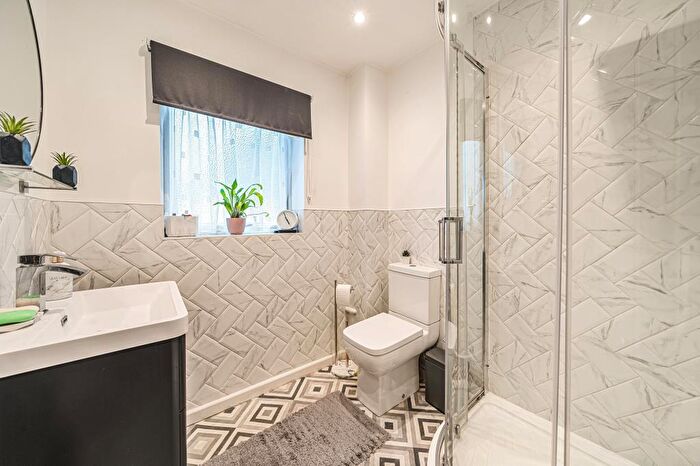 2 Bedroom Detached Bungalow For Sale In Slough, Berkshire, SL1