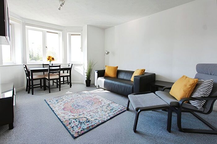 2 Bedroom Flat To Rent In Gogarloch Syke, Edinburgh, EH12