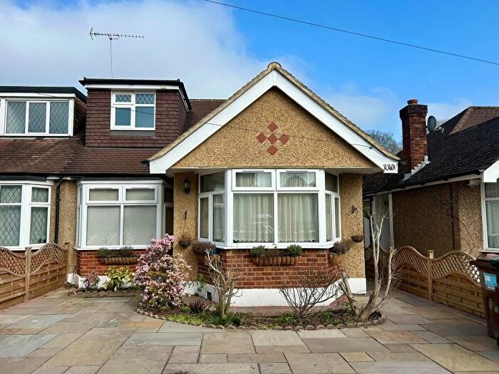 4 Bedroom Semi Detached Bungalow To Rent In Links Way, Croxley, WD3