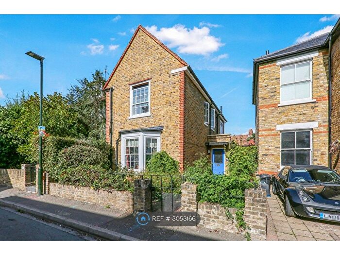 3 Bedroom Semi-Detached House To Rent In New Road, Richmond, TW10