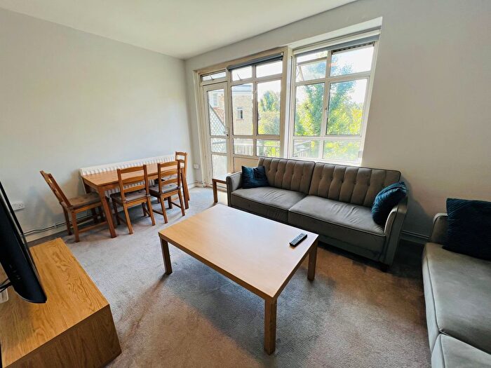 3 Bedroom Flat To Rent In Mortimer Crescent, London, NW6