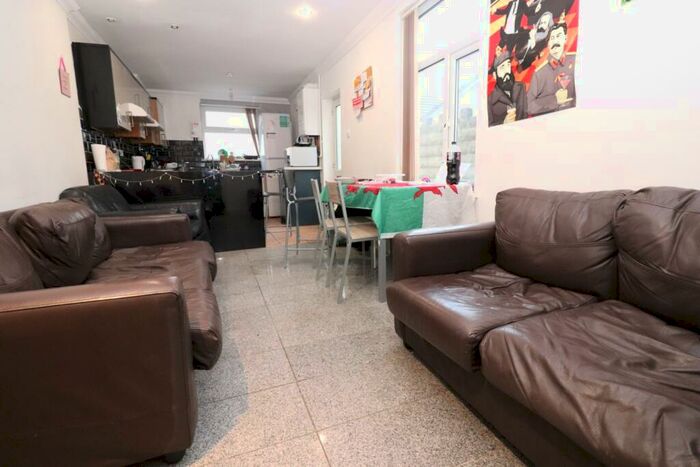 6 Bedroom End Of Terrace House To Rent In Bedford Street, Roath, CF24