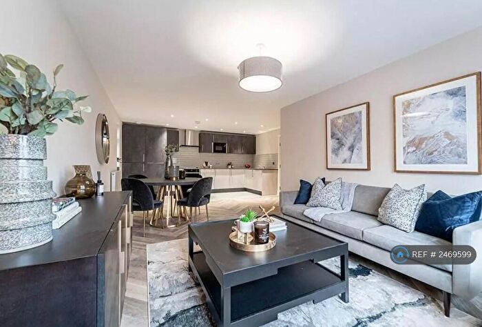 2 Bedroom Flat To Rent In Stratford Road, Solihull, B90