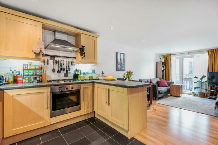 2 Bedroom Flat To Rent In John Ruskin Street, Camberwell, SE5