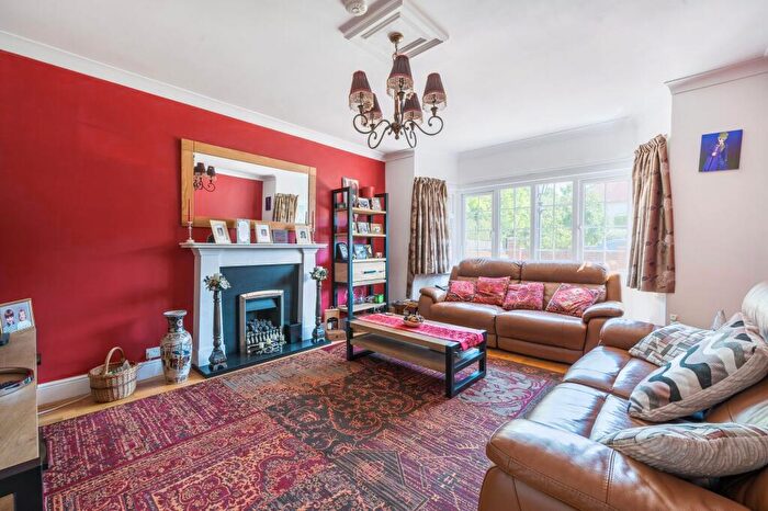 4 Bedroom Detached House For Sale In Longdown Road, Epsom, KT17