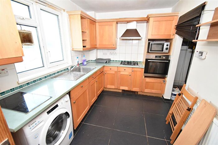 3 Bedroom Maisonette To Rent In Shepley Court, Tooting Bec Common, SW16