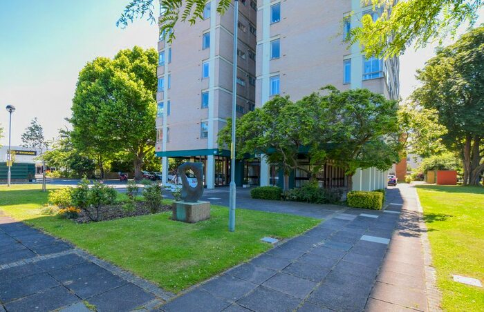 2 Bedroom Flat To Rent In The Towers, Lower Mortlake Road, Richmond, TW9