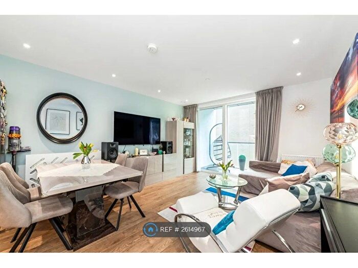 3 Bedroom Flat To Rent In Iverson Point, London, SE10