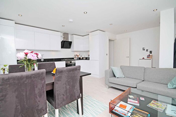 1 Bedroom Flat To Rent In Wandsworth Road, London, SW8