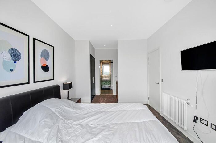 1 Bedroom Apartment For Sale In Grantham House, Botanic Square, London City Island, E14