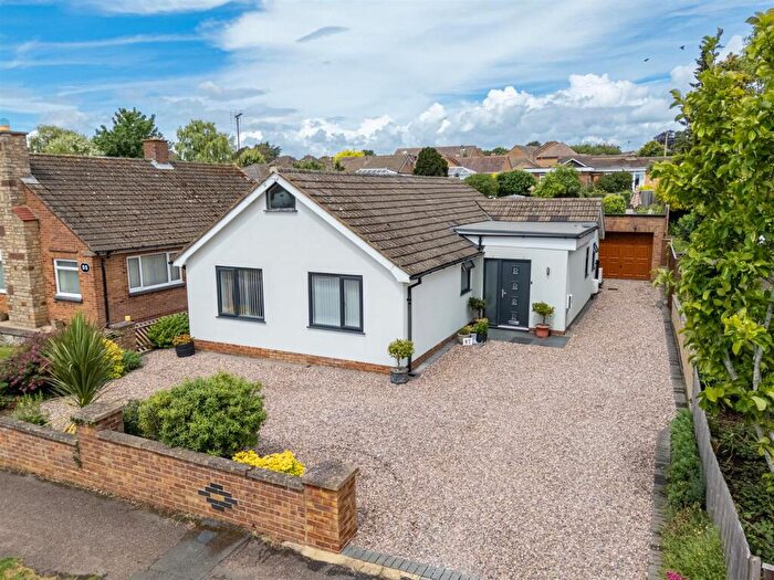 4 Bedroom Detached Bungalow For Sale In Park Street, Wollaston, Wellingborough, NN29