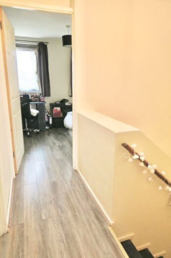 1 Bedroom Block Of Flats For Sale In The Sandlings, Wood Green, London, N22