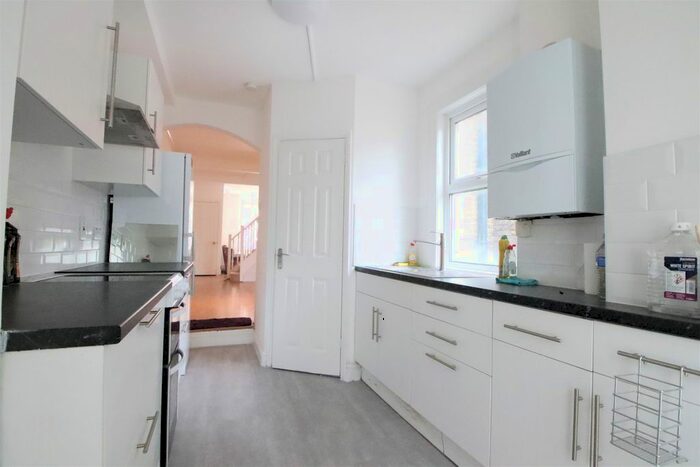 2 Bedroom End Of Terrace House To Rent In Oval Road, Croydon, CR0