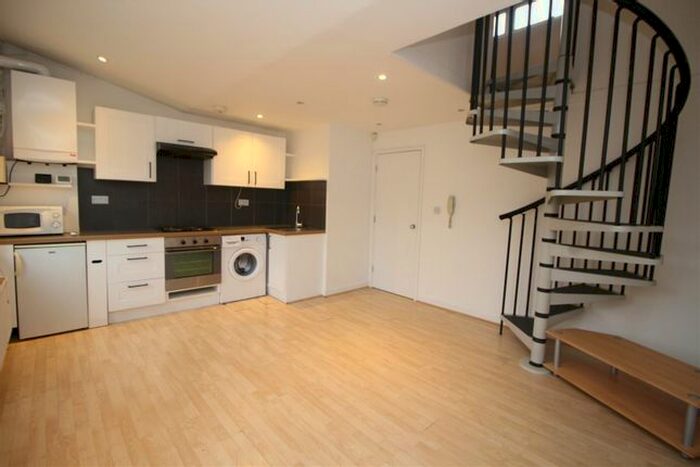 2 Bedroom Flat To Rent In Crouch Hill, London, N4