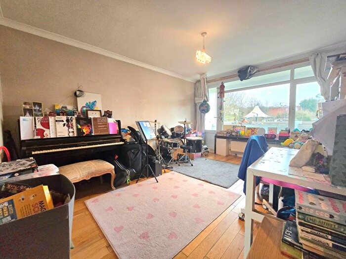1 Bedroom Flat To Rent In Tangley Grove, London, SW15