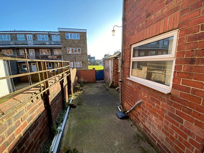 3 Bedroom End Of Terrace House For Sale In Pillard House Lane, Gainsborough, Lincolnshire, DN21