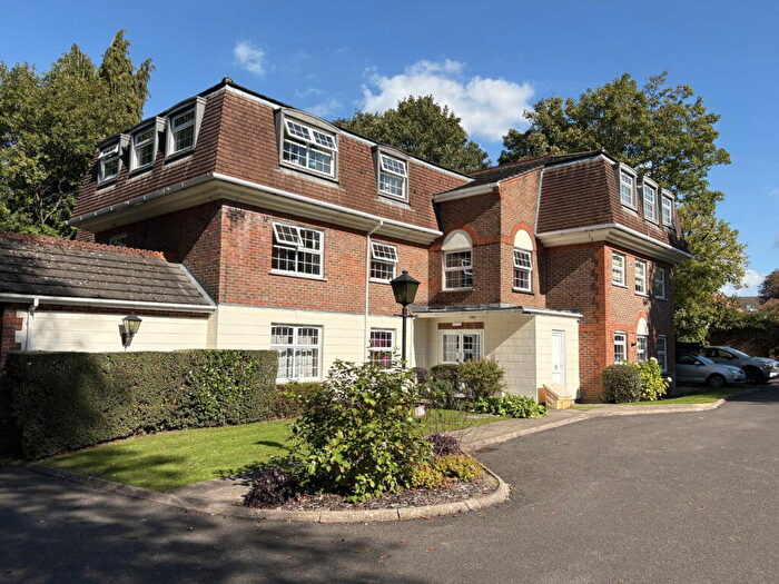 2 Bedroom Flat For Sale In Greenacres, North Parade, Horsham., RH12