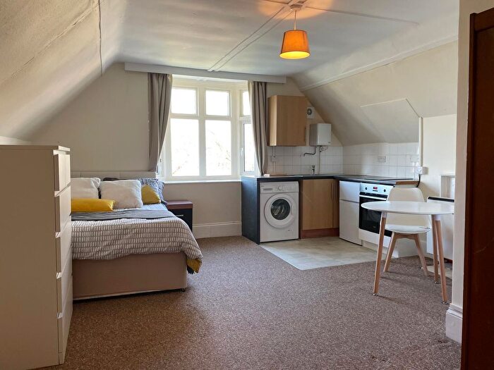 Studio To Rent In Castlebar Hill, Ealing, London, W5