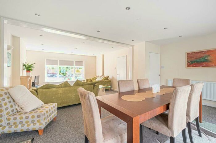 5 Bedroom House To Rent In Essex Park, Finchley, London, N3