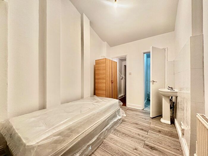 1 Bedroom Studio To Rent In Woodbourne Avenue, London, SW16