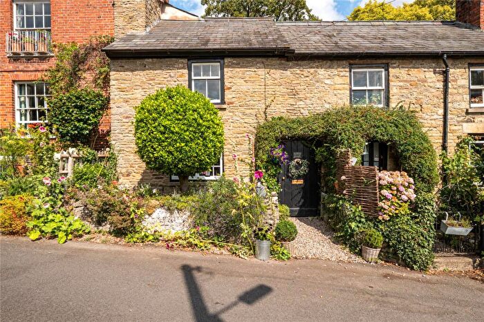 2 Bedroom House For Sale In The Square, Kington, Herefordshire, HR5