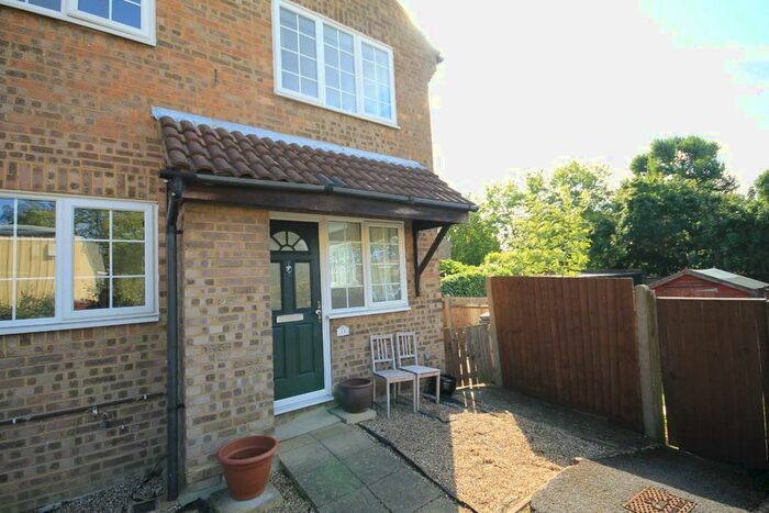 1 Bedroom Property To Rent In Sawyers Lawn, London, W13