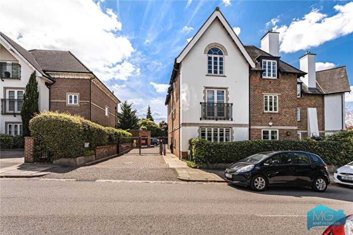 2 Bedroom Apartment For Sale In Voysey Close, London, N3