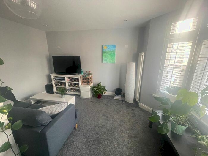 3 Bedroom Flat To Rent In Sheringham Avenue, London, E12