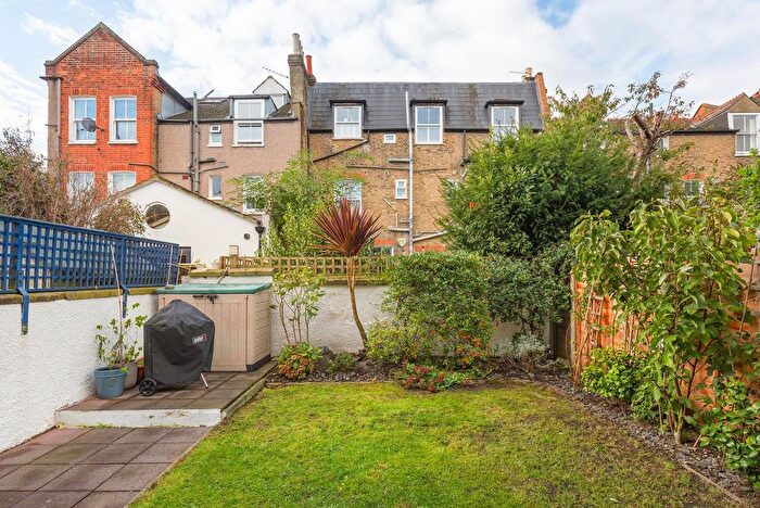 2 Bedroom Flat To Rent In Dafforne Road, London, SW17