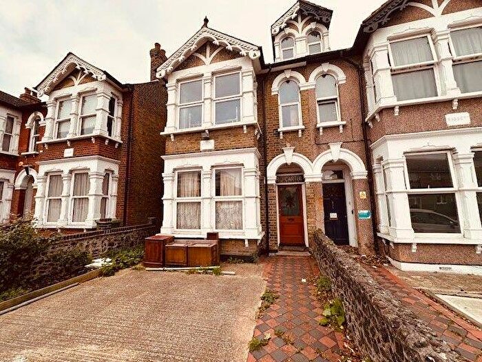4 Bedroom Semi-Detached House For Sale In South Street, Romford, RM1