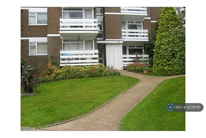 2 Bedroom Flat To Rent In Mountcombe Close, Surbiton, KT6