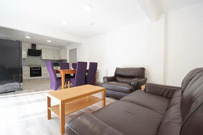 5 Bedroom Property To Rent In Cadnam Close, Birmingham, B17