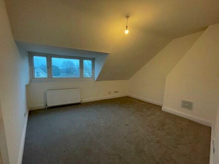 2 Bedroom Flat To Rent In Sea Road, BH5