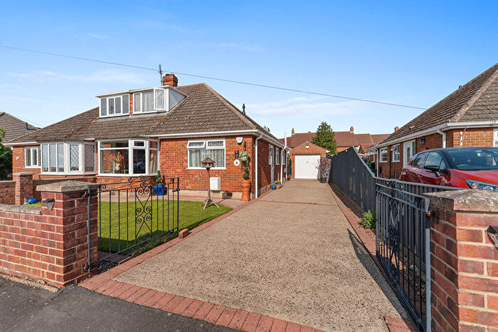 3 Bedroom Semi-Detached Bungalow For Sale In Earl Avenue, New Waltham, DN36