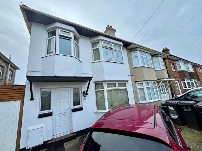 5 Bedroom House To Rent In Student Five Double Bedrooms, Redhill (), P05