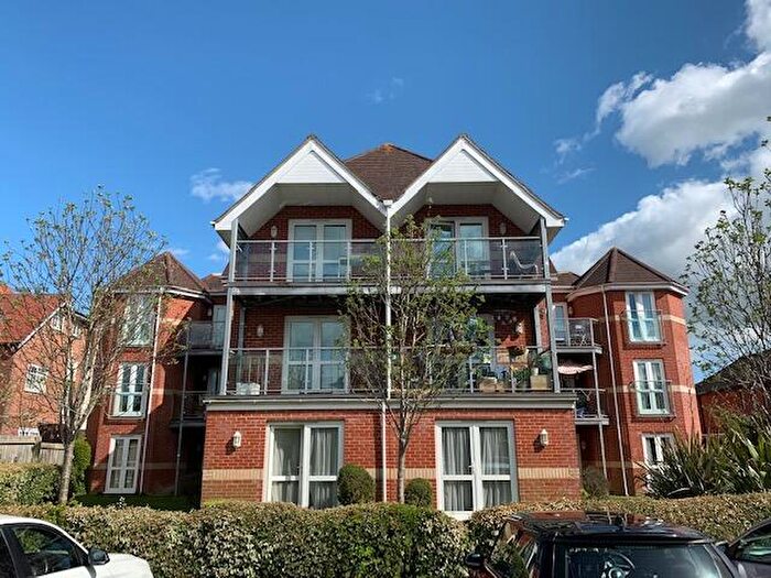 1 Bedroom Apartment To Rent In Maddalena House, Hill Lane, SO15