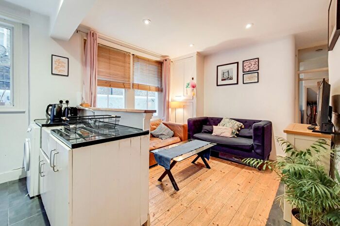 3 Bedroom Flat To Rent In Latchmere Road, Battersea, SW11