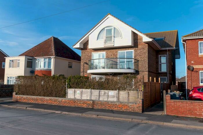 2 Bedroom Flat To Rent In Southwood Road, Hayling Island, PO11