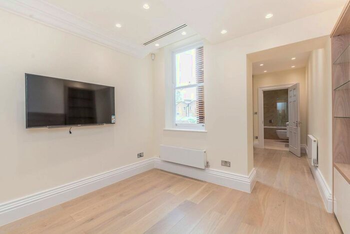 1 Bedroom Flat To Rent In Guilford Street, Bloomsbury, London, WC1N