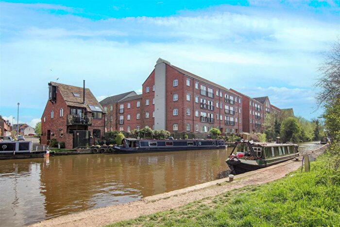 2 Bedroom Flat For Sale In Chandley Wharf, Warwick, CV34
