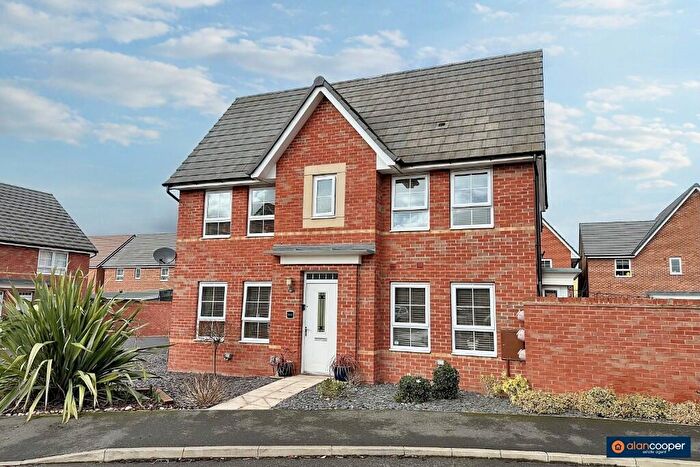 3 Bedroom Semi-Detached House To Rent In Dovecote Drive, Nuneaton, Warwickshire, CV10