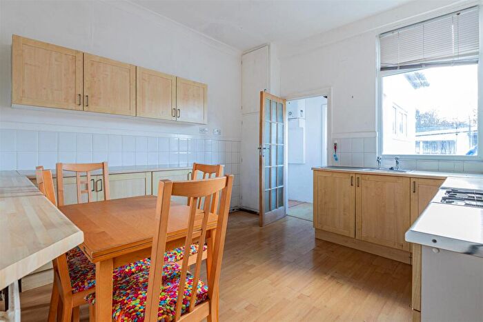 1 Bedroom Flat For Sale In Marlborough Road, Penylan, Cardiff, CF23