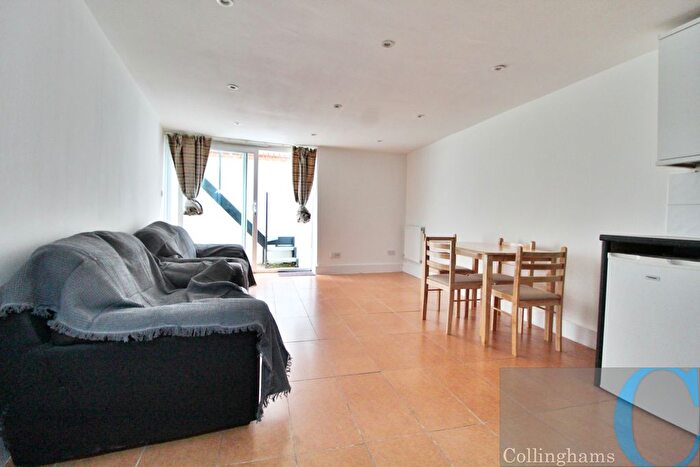 3 Bedroom Flat To Rent In Dafforne Road, London, SW17