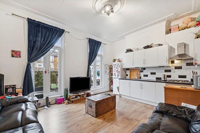 4 Bedroom Maisonette To Rent In Shepherds Bush Road, London, W6