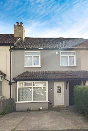 3 Bedroom End Of Terrace House To Rent In Marlott Road, Shipley, BD18